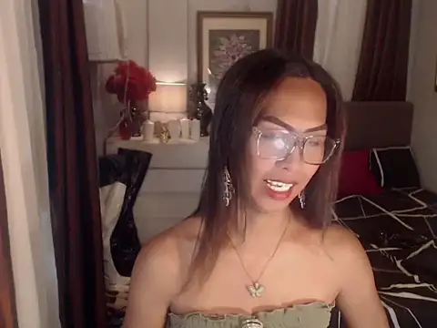 Nathalieheartt online show from 06/08/26, 02:01