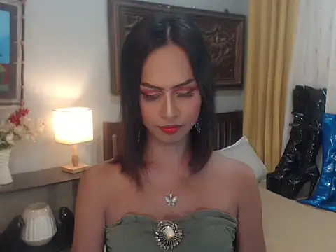 Nathalieheartt online show from 11/16/25, 02:27