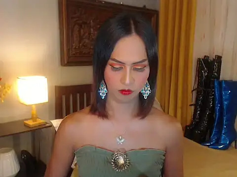 Snapshot of Nathalieheartt chatting on 10/05/25, 01:40 Nathalieheartt online show from 10/05/25, 01:40