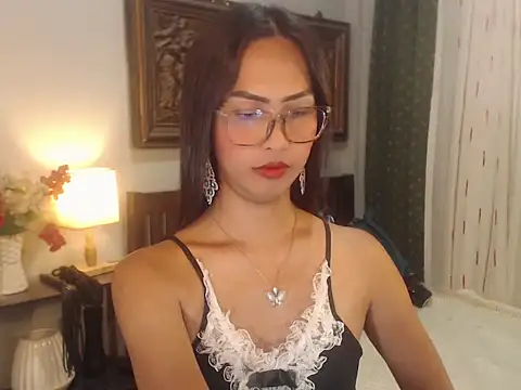 Snapshot of Nathalieheartt chatting on 07/14/26, 02:12 Nathalieheartt online show from 07/14/26, 02:12