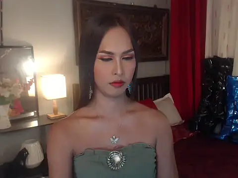 Nathalieheartt online show from 12/05/25, 05:06