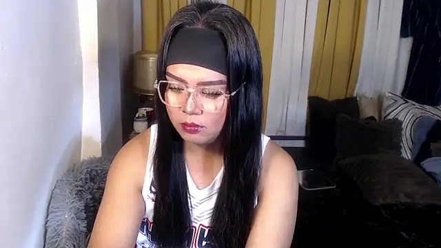Snapshot of YourSweet-mich chatting on 05/04/26, 01:25 YourSweet-mich online show from 05/04/26, 01:25