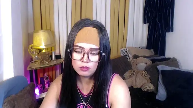 Snapshot of YourSweet-mich chatting on 05/24/26, 03:01 YourSweet-mich online show from 05/24/26, 03:01