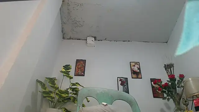 Snapshot of YourSweet-mich chatting on 09/23/25, 06:53 YourSweet-mich online show from 09/23/25, 06:53