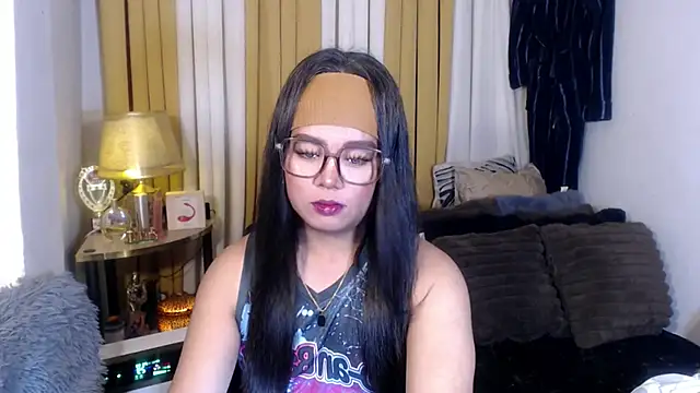 Snapshot of YourSweet-mich chatting on 05/18/26, 02:55 YourSweet-mich online show from 05/18/26, 02:55
