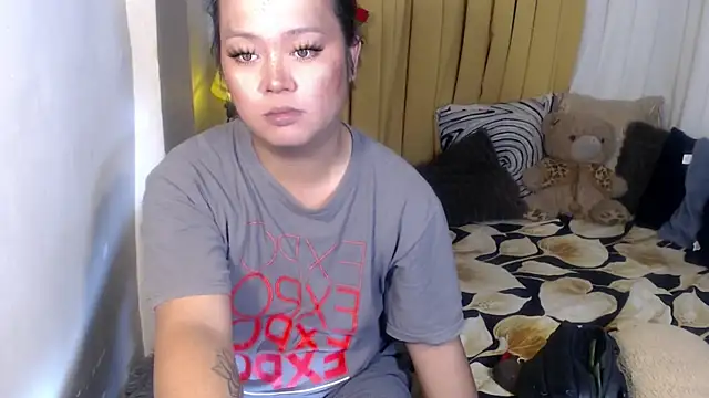 Snapshot of YourSweet-mich chatting on 04/27/26, 04:10 YourSweet-mich online show from 04/27/26, 04:10