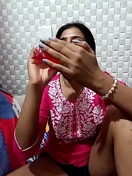 Snapshot of Hot_Jaanvi_ chatting on 10/29/25, 06:23 Hot Jaanvi online show from 10/29/25, 06:23