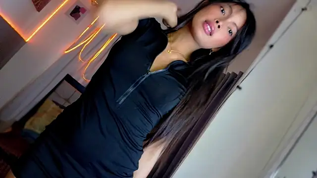 Snapshot of amour_prinsesa chatting on 03/04/26, 05:37 amour prinsesa online show from 03/04/26, 05:37