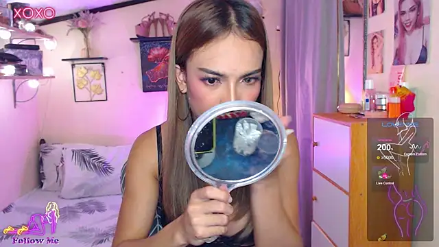 izabella moore online show from 10/22/25, 05:29