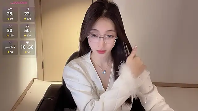 Snapshot of Seraphina-se chatting on 11/21/25, 08:30 Seraphina-se online show from 11/21/25, 08:30