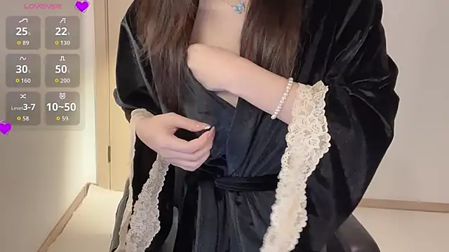 Snapshot of Seraphina-se chatting on 12/04/25, 04:28 Seraphina-se online show from 12/04/25, 04:28