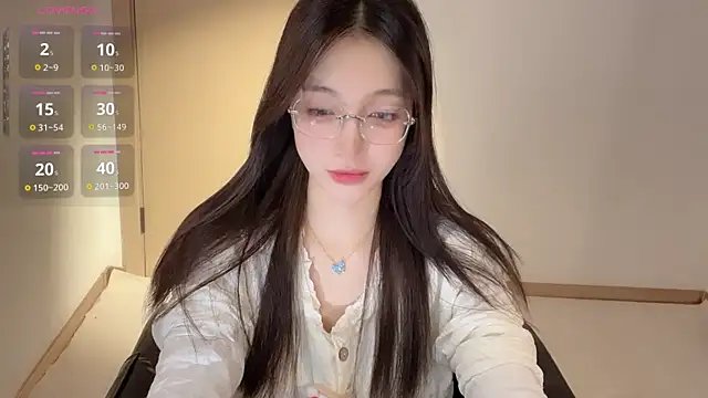 Snapshot of Seraphina-se chatting on 11/25/25, 08:20 Seraphina-se online show from 11/25/25, 08:20