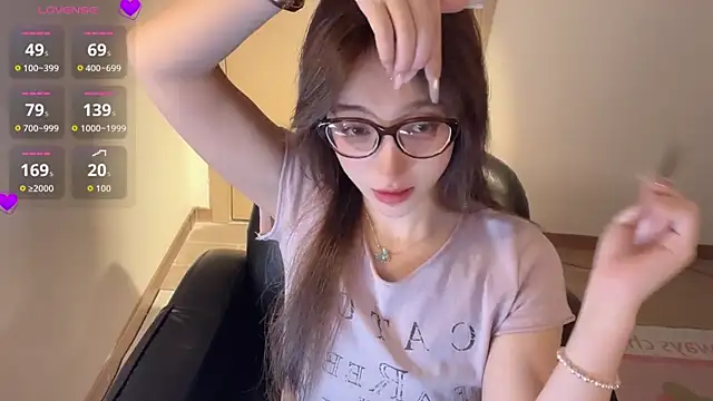 Snapshot of Seraphina-se chatting on 06/04/26, 07:51 Seraphina-se online show from 06/04/26, 07:51