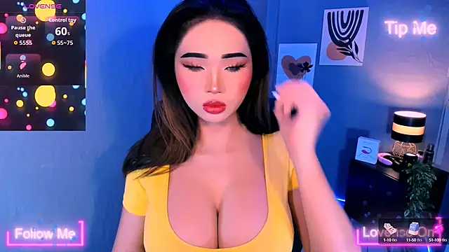 TriciaCumLoader online show from 10/17/25, 12:14