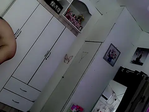 Miss twinny21 online show from 11/13/25, 07:01