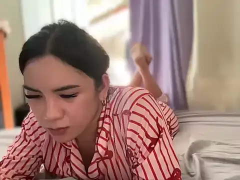 Snapshot of wild_flowerx chatting on 05/24/26, 02:33 wild flowerx online show from 05/24/26, 02:33