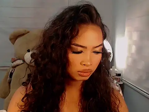 Snapshot of KathRouge chatting on 10/10/25, 01:23 KathRouge online show from 10/10/25, 01:23