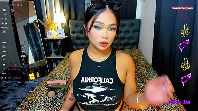 Snapshot of ScarletgraysonX chatting on 09/25/25, 04:18 ScarletgraysonX online show from 09/25/25, 04:18