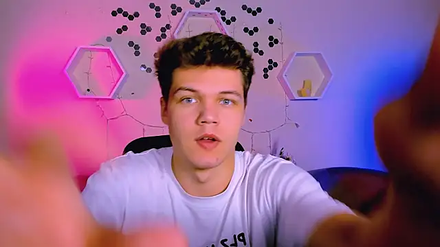 lucas long  online show from 11/11/25, 09:59