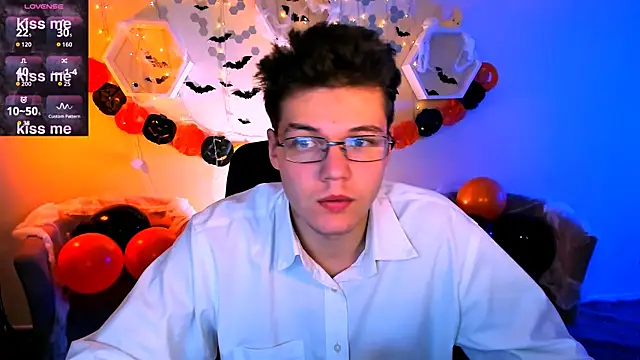 lucas long  online show from 10/26/25, 09:31