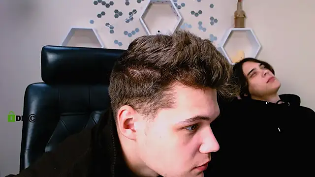 lucas long  online show from 10/12/25, 08:37