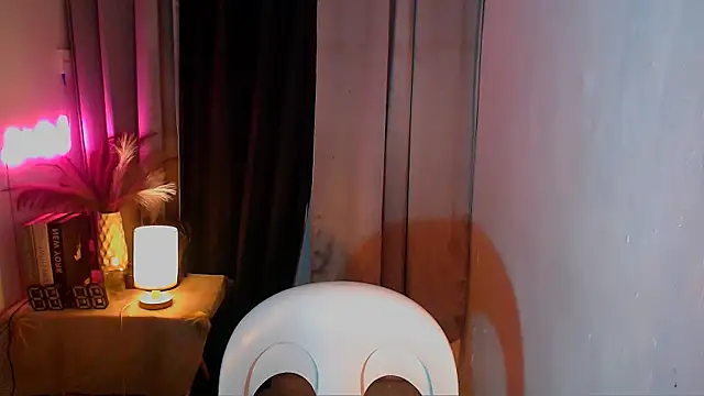 Lorainnelustts online show from 12/22/25, 09:20