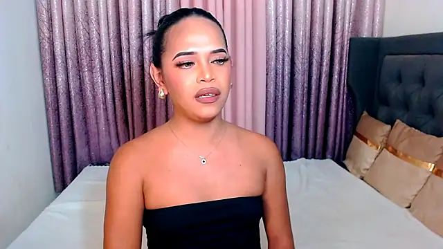 Lorainnelustts online show from 10/28/25, 03:18