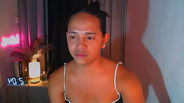 Lorainnelustts online show from 12/19/25, 04:49