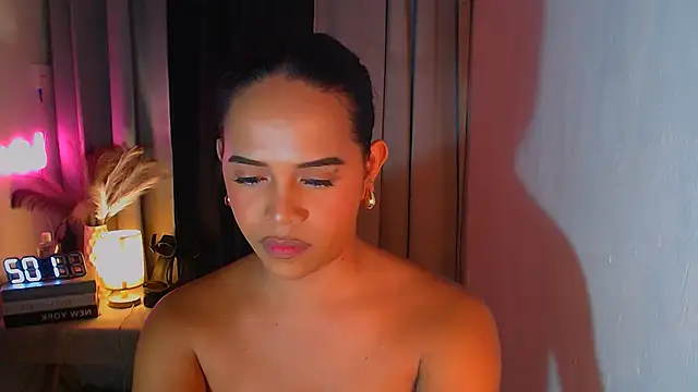 Lorainnelustts online show from 12/17/25, 03:11