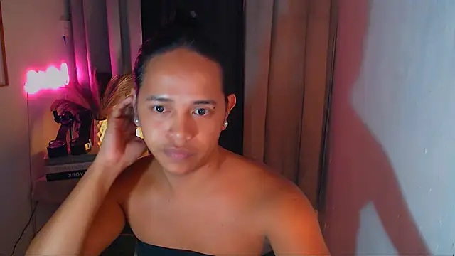 Lorainnelustts online show from 12/15/25, 07:25