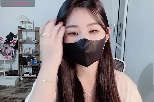    Daisy    online show from 11/20/25, 03:18