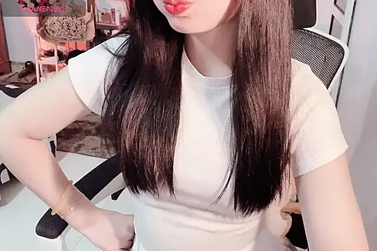 Snapshot of ___Daisy___ chatting on 10/10/25, 02:07 Daisy online show from 10/10/25, 02:07