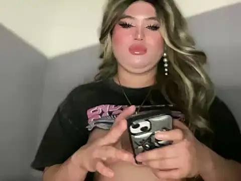 Snapshot of Naughtyrosecum chatting on 10/04/25, 03:57 Naughtyrosecum online show from 10/04/25, 03:57