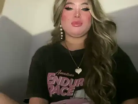 Snapshot of Naughtyrosecum chatting on 10/07/25, 02:29 Naughtyrosecum online show from 10/07/25, 02:29