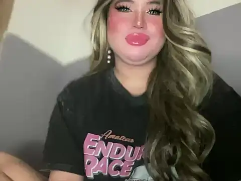 Snapshot of Naughtyrosecum chatting on 09/24/25, 07:15 Naughtyrosecum online show from 09/24/25, 07:15