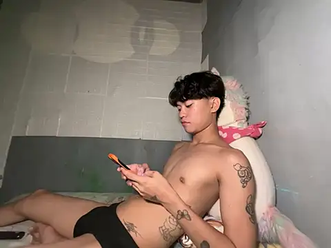 ur little secret online show from 04/22/26, 09:49