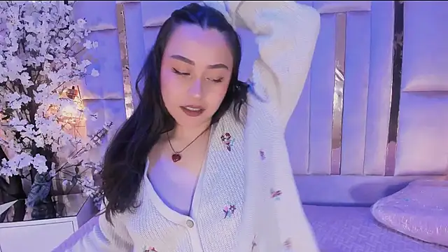 HannaCollins  online show from 12/21/25, 01:02