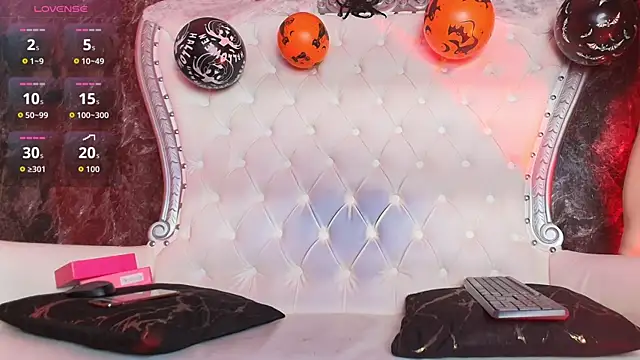 Snapshot of MirandaSould chatting on 10/22/25, 01:32 MirandaSould online show from 10/22/25, 01:32