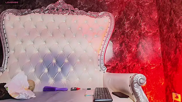 Snapshot of MirandaSould chatting on 11/26/25, 01:55 MirandaSould online show from 11/26/25, 01:55