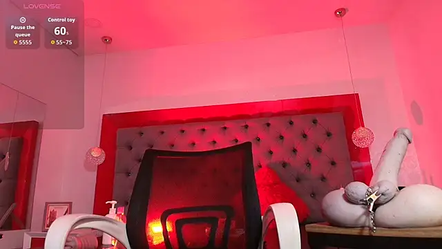 Snapshot of MirandaSould chatting on 04/17/26, 01:25 MirandaSould online show from 04/17/26, 01:25