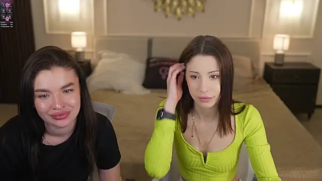 Selena Glow online show from 11/11/25, 07:41