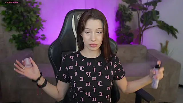 Selena Glow online show from 10/06/25, 06:30