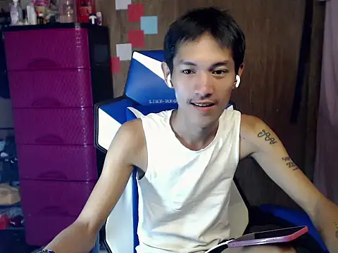 Snapshot of riks_tyler chatting on 07/18/26, 07:44 riks tyler online show from 07/18/26, 07:44