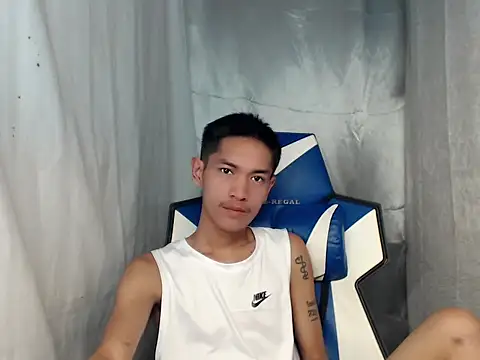 Snapshot of riks_tyler chatting on 04/20/26, 10:07 riks tyler online show from 04/20/26, 10:07