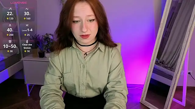 Snapshot of Violet_Griffen chatting on 10/15/25, 04:04 Violet Griffen online show from 10/15/25, 04:04