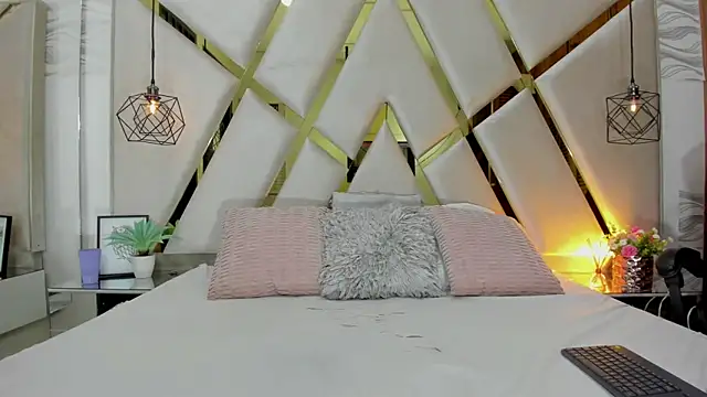 FernandaRousse online show from 10/23/25, 06:17