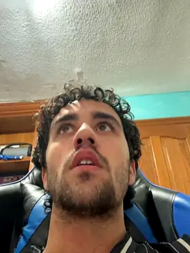 aavrdvh33 online show from 12/14/25, 01:56