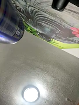 aavrdvh33 online show from 10/30/25, 07:33