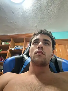 aavrdvh33 online show from 10/23/25, 01:04