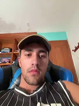 aavrdvh33 online show from 11/02/25, 12:21